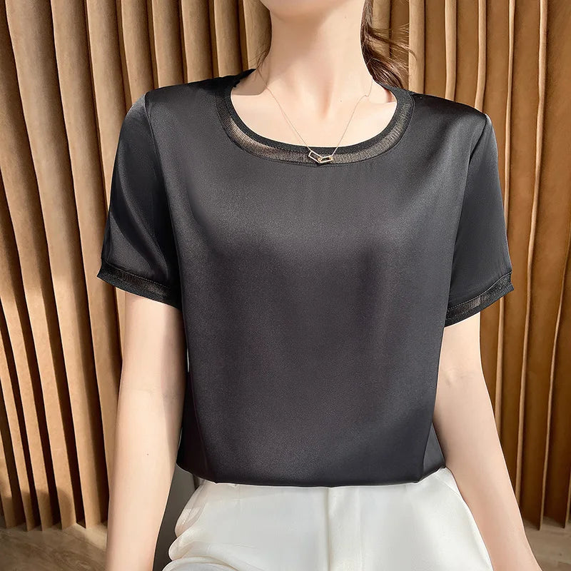 T-Shirt Feminina Básica em Acetato
