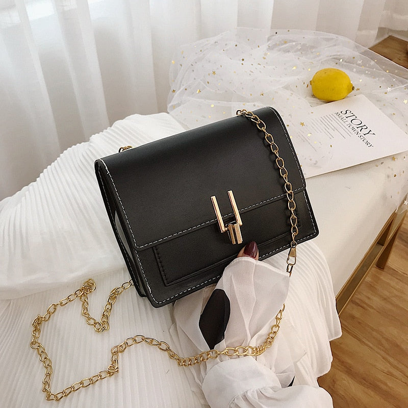 Bolsa Feminina com Alça Corrente Lili