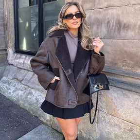 Jaqueta de Couro Oversized Forrada em Lã