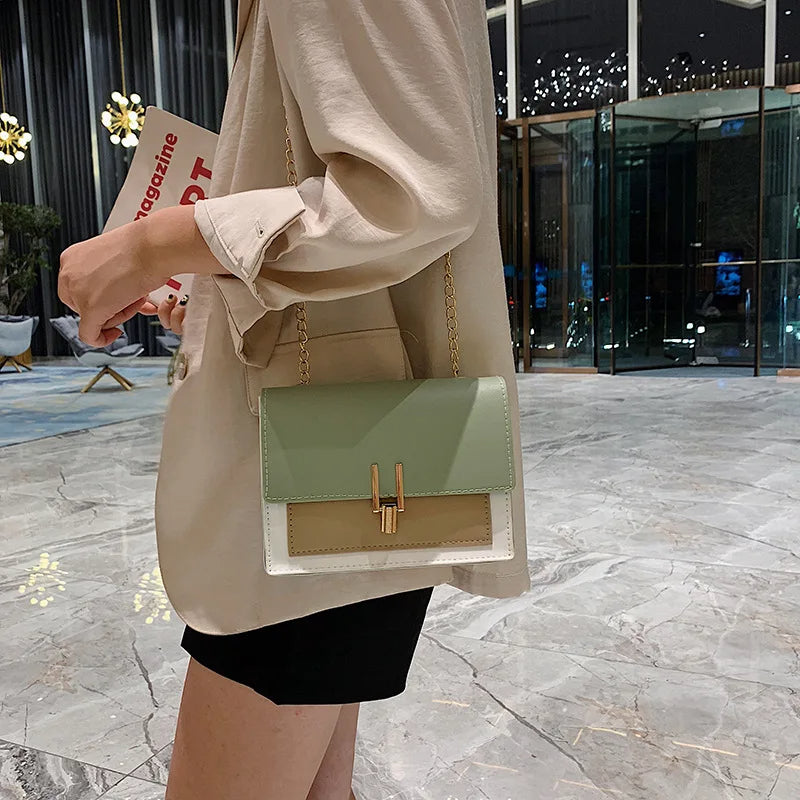Bolsa Feminina com Alça Corrente Lili