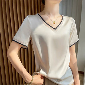 T-Shirt Feminina Básica em Acetato