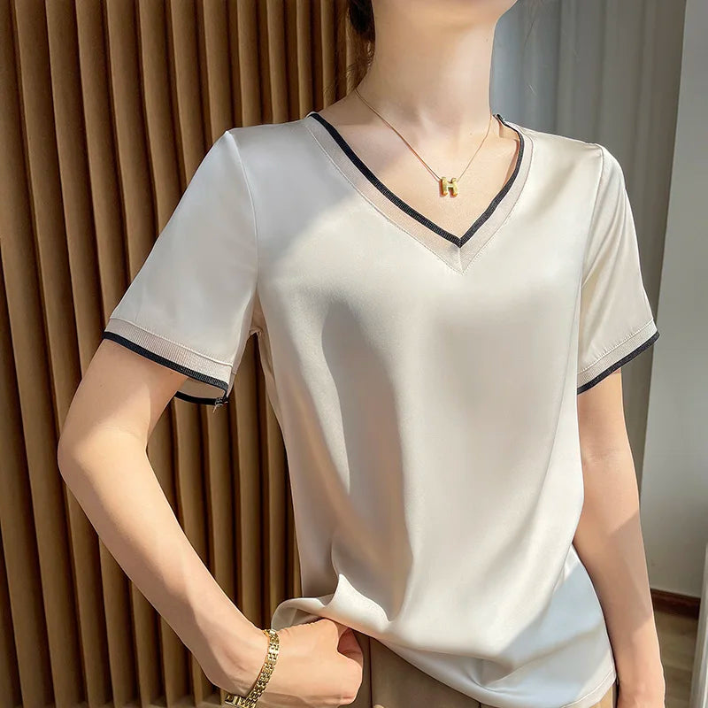 T-Shirt Feminina Básica em Acetato