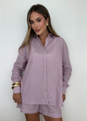 Conjunto Feminino Listrado Oversized / Elegância Despojada para os Dias de Verão!