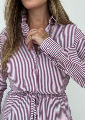 Conjunto Feminino Listrado Oversized / Elegância Despojada para os Dias de Verão!